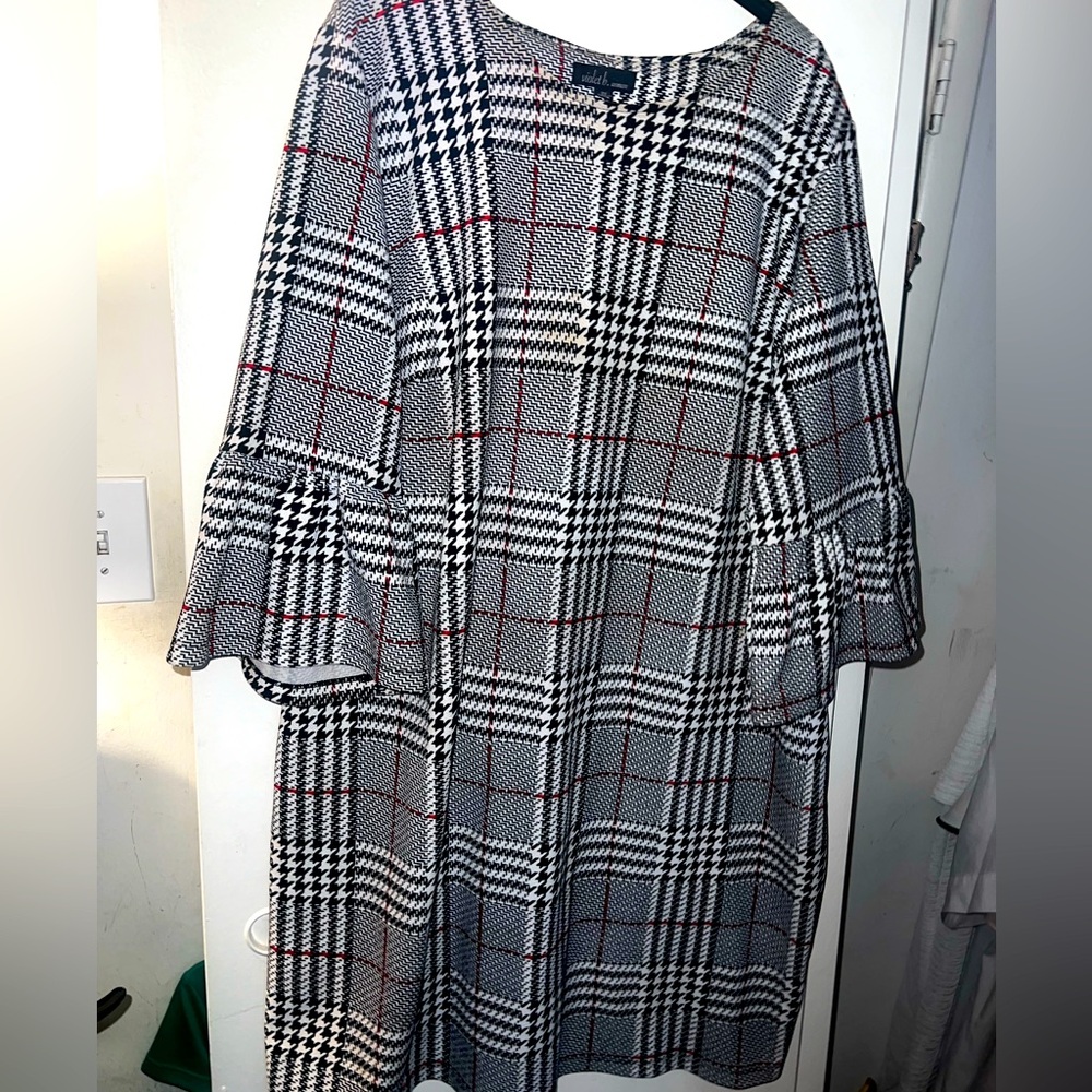 Black white and red knee length dress casual dressy professional look.
